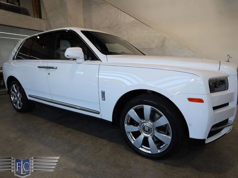 Used 2021 Rolls-Royce Cullinan image 1