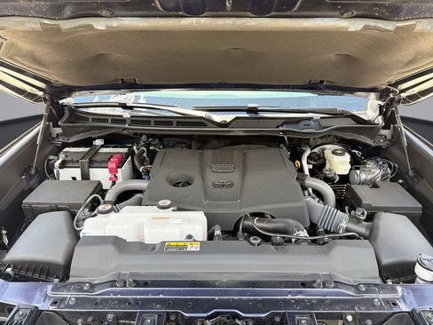 Used 2026 Toyota Tundra Limited AWD/4WD image 14