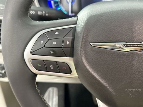 Used 2024 Chrysler Pacifica Select image 22
