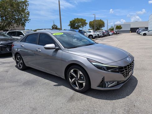 Used 2023 Hyundai Elantra Limited w/ Preferred Accessory Package FWD image 2