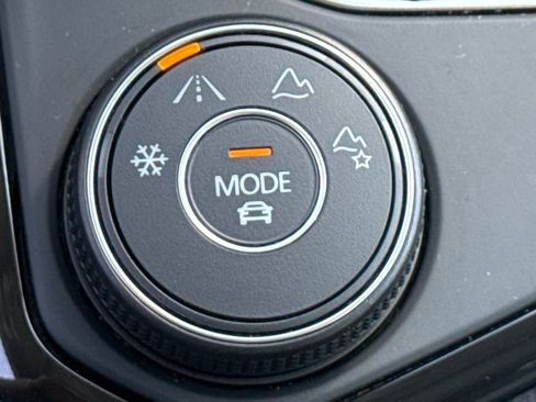 Certified 2023 Volkswagen Taos SE AWD/4WD image 38