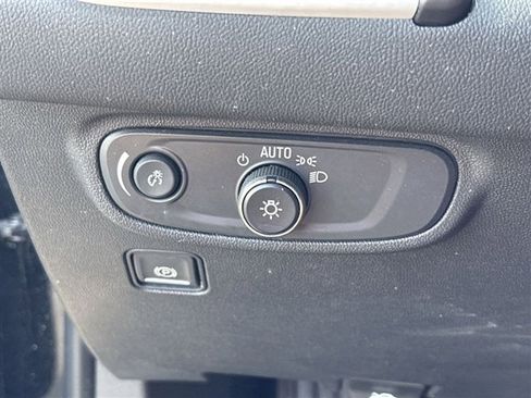 Used 2024 GMC Terrain SLE w/ Driver Convenience Package FWD image 17