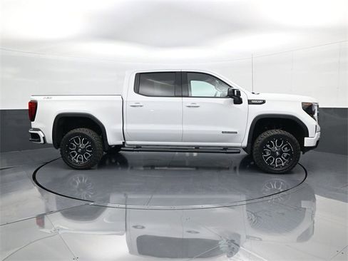 Used 2025 GMC Sierra 1500 Elevation w/ Elevation Premium Package image 4