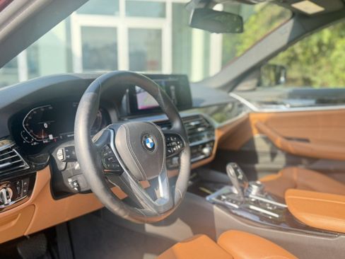 Used 2023 BMW 540i w/ Premium Package RWD image 10