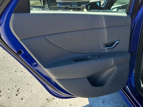 Used 2025 Hyundai Elantra Sport FWD image 12