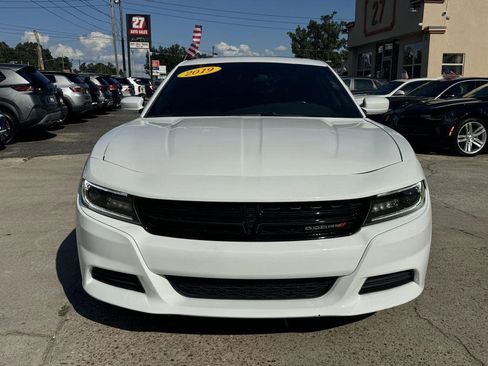 Used 2019 Dodge Charger SXT image 2