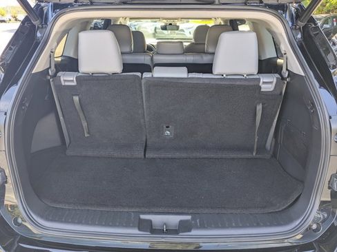 Used 2023 Toyota Highlander XLE image 17