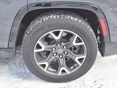 Used 2024 Jeep Wagoneer Series III image 11