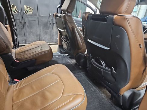 Used 2018 Chrysler Pacifica Limited w/ Advanced Safetytec Group image 11