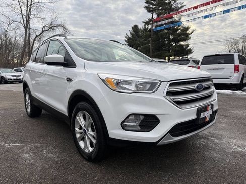 Used 2018 Ford Escape SE image 3