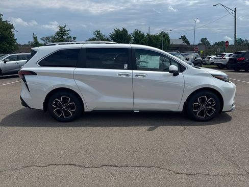 New 2026 Toyota Sienna Platinum AWD/4WD image 11