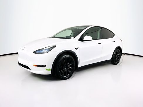 Used 2023 Tesla Model Y Long Range image 3