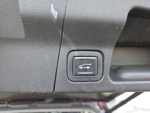 Used 2017 GMC Acadia SLT image 16