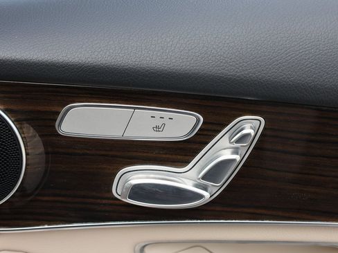 Used 2022 Mercedes-Benz GLC 300 image 23