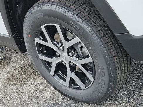 New 2025 Jeep Grand Cherokee Limited w/ Luxury Tech Group II image 9