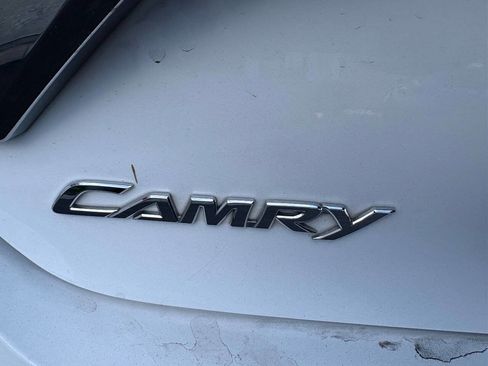 Used 2016 Toyota Camry SE image 11