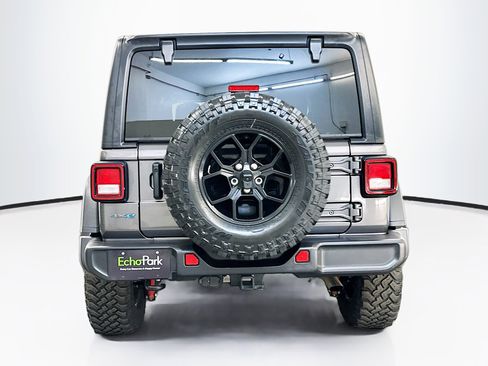 Used 2025 Jeep Wrangler Willys image 7