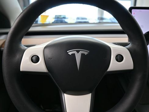 Used 2021 Tesla Model 3 Standard Range Plus image 23