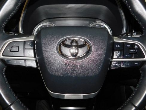 Used 2023 Toyota Highlander XSE image 30