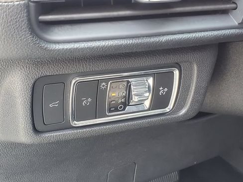Certified 2024 Lincoln Corsair AWD w/ Equipment Group 101A image 11