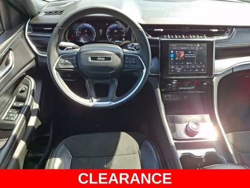 Used 2025 Jeep Grand Cherokee Altitude AWD/4WD image 12