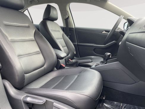 Used 2014 Volkswagen Jetta SE FWD image 4