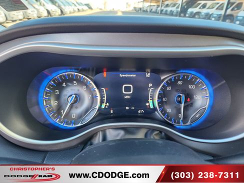 Used 2022 Chrysler Pacifica Touring-L image 13