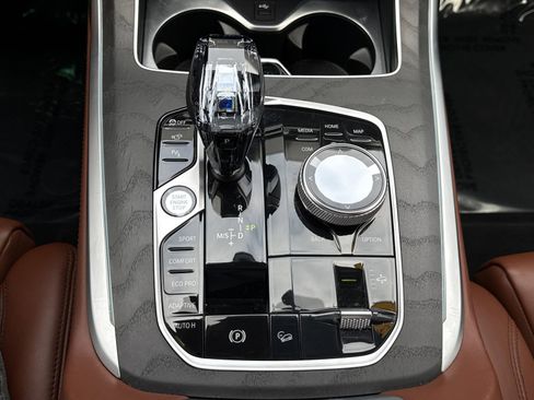 Used 2022 BMW X7 xDrive40i w/ M Sport Package image 32