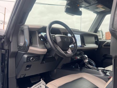 Used 2024 Ford Bronco Wildtrak image 11
