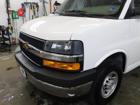 Used 2025 Chevrolet Express 2500 w/ Driver Convenience Package image 10