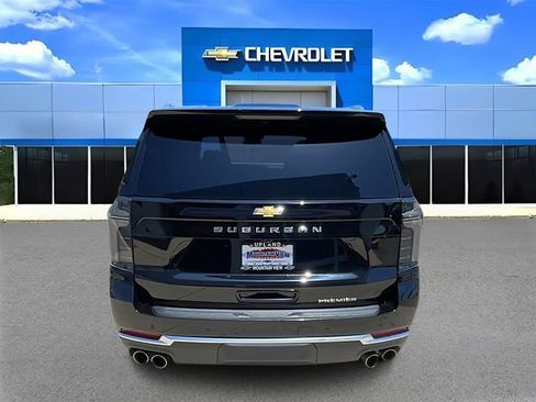Used 2025 Chevrolet Suburban Premier RWD image 4