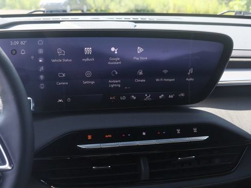 Used 2025 Buick Enclave Preferred AWD/4WD image 22
