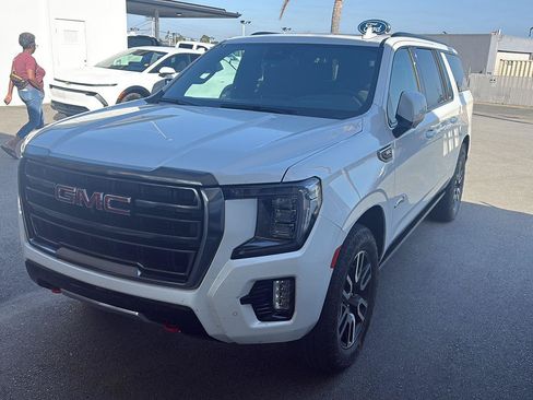 Used 2023 GMC Yukon XL AT4 w/ AT4 Premium Package AWD/4WD image 7