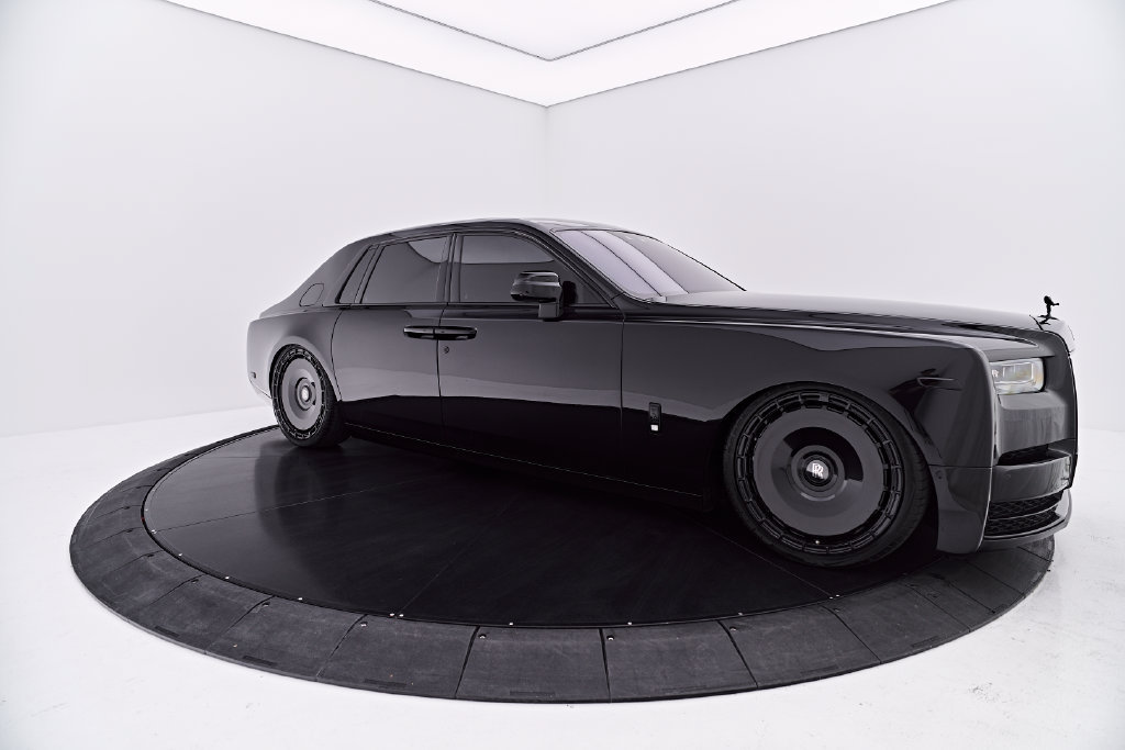 Used 2024 Rolls-Royce Phantom Sedan w/ The Phantom Package RWD image 16