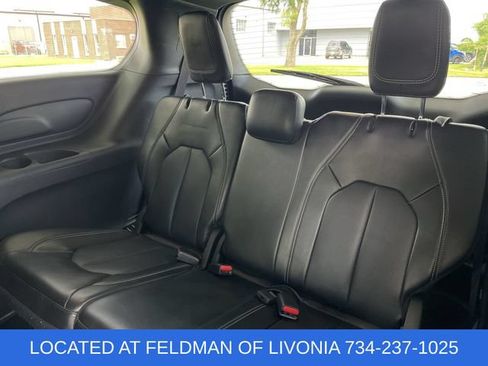 Used 2024 Chrysler Pacifica Limited FWD image 36