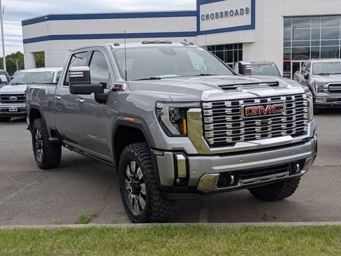 Used 2025 GMC Sierra 2500 Denali w/ Technology Package AWD/4WD image 1