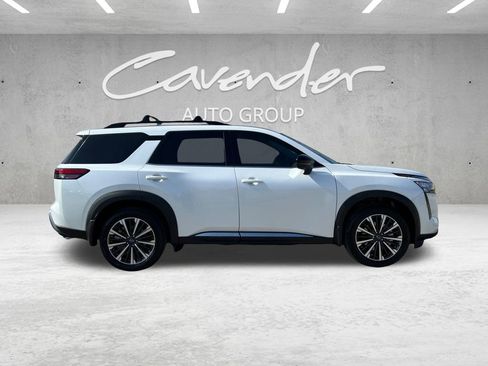 New 2026 Nissan Pathfinder Platinum FWD image 18