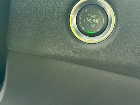 Used 2025 Cadillac Escalade Luxury w/ LPO, Floor Liner Package AWD/4WD image 22