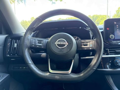 Used 2025 Nissan Pathfinder SV w/ SV Premium Package FWD image 15