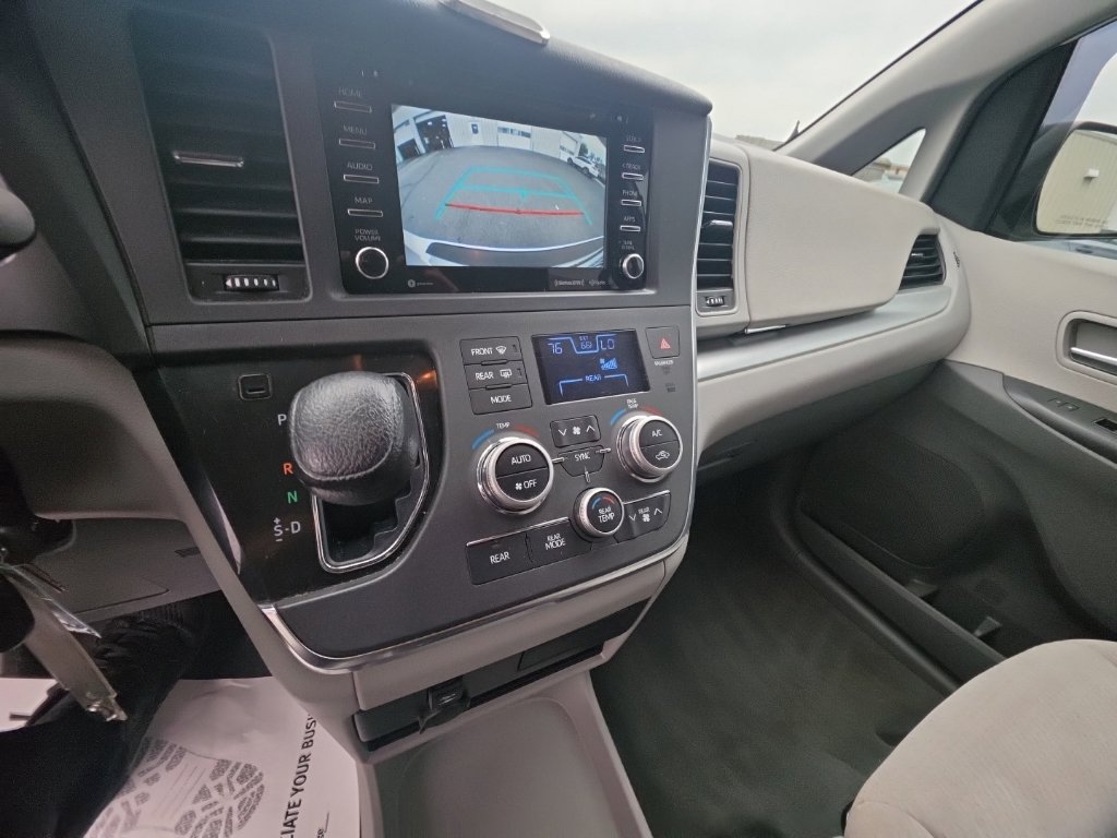 Used 2019 Toyota Sienna LE AWD/4WD image 19