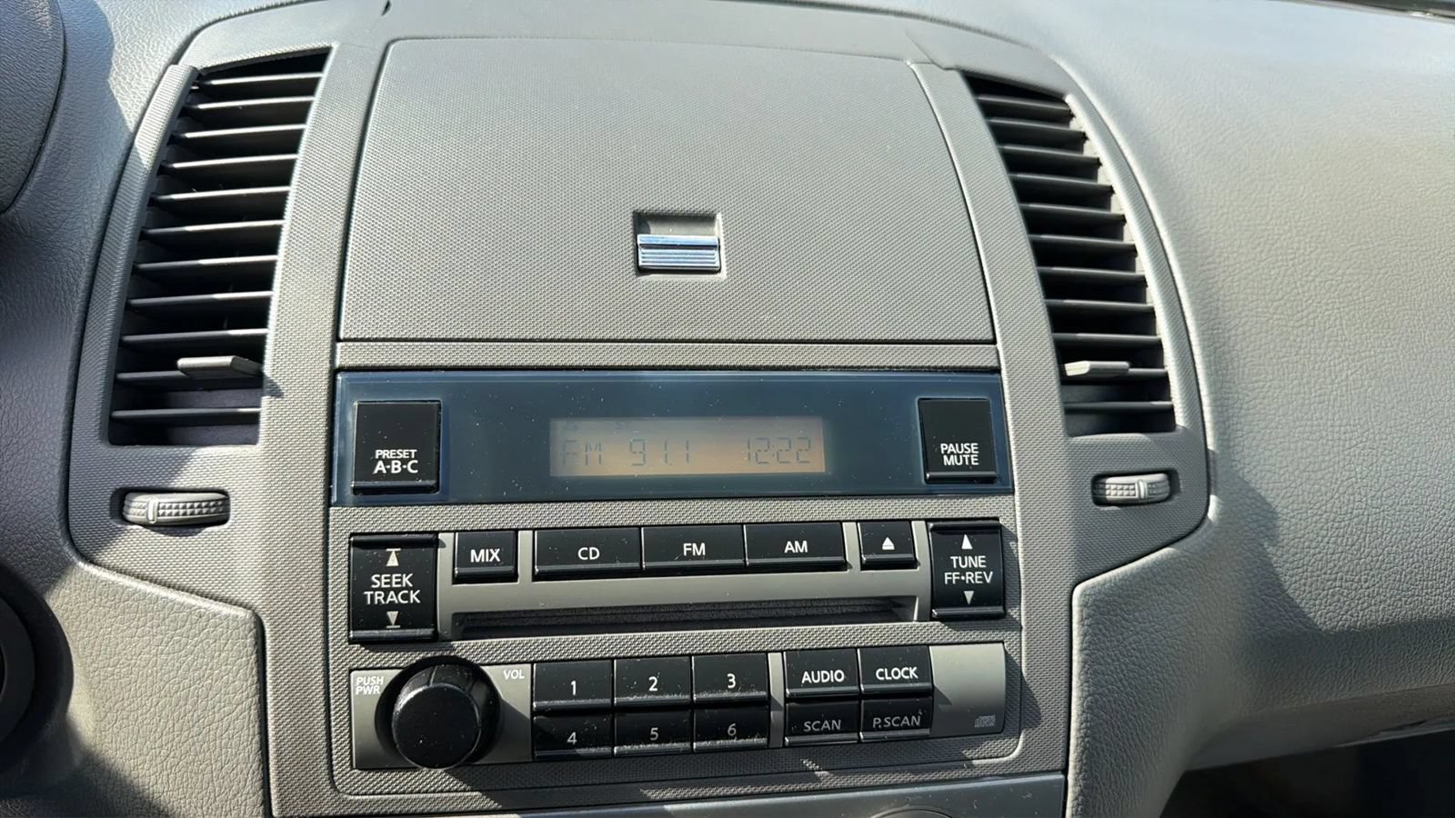 Used 2005 Nissan Altima 2.5 S w/ (S02) Side Airbags Pkg FWD image 23