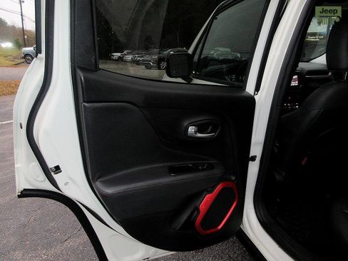 Used 2015 Jeep Renegade Trailhawk w/ Premium Leather Group image 15