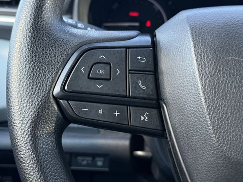 Used 2025 Toyota Sienna LE w/ LE Plus Package image 26