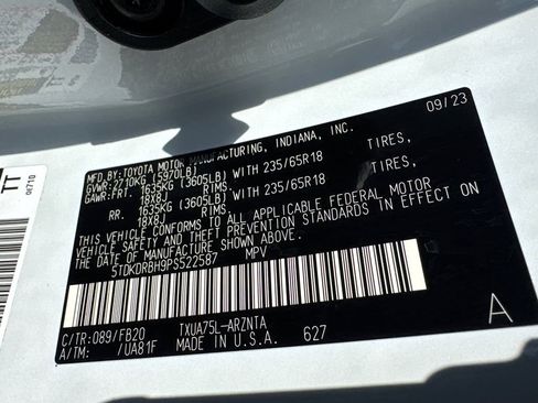 Used 2023 Toyota Highlander LE image 34