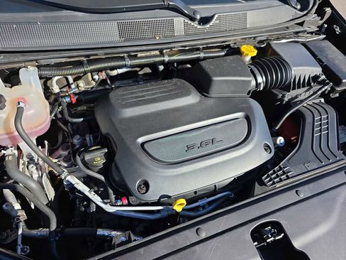 Certified 2024 Chrysler Pacifica Touring-L image 13