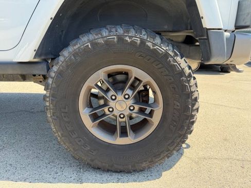 Used 2016 Jeep Wrangler Unlimited Sahara AWD/4WD image 7