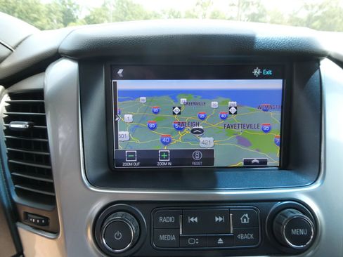Used 2019 Chevrolet Suburban LT RWD image 21