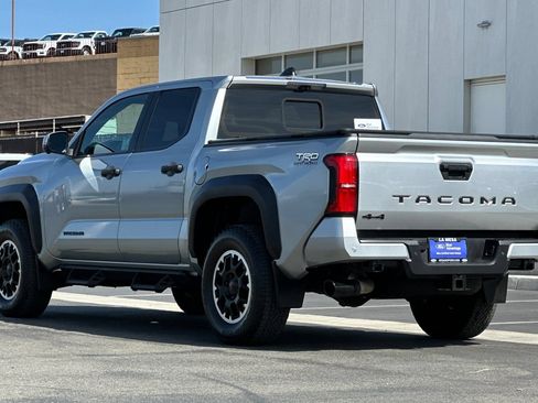 Used 2024 Toyota Tacoma TRD Off-Road w/ TRD Off Road Premium Package AWD/4WD image 5