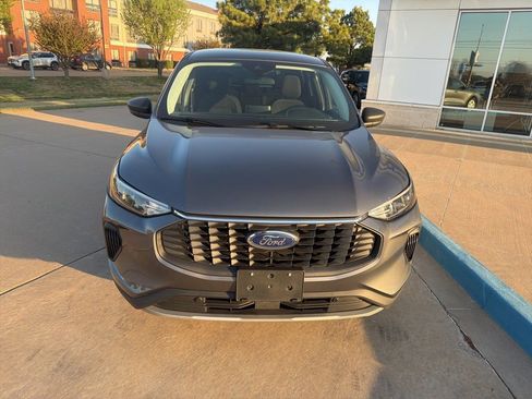 Used 2025 Ford Escape Active w/ Cold Weather Package image 3