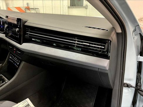 New 2025 Volkswagen Jetta SE image 25